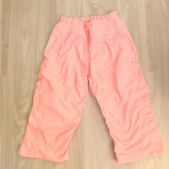 Lululemon Studio Crop | Bleached Coral | Size 8
NWOT Rare Retired 2014 edition. - Picture 7 of 10